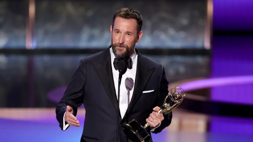 ノア・ワイリー、『ザ・ピット / ピッツバーグ救急医療室』で2025年エミー賞主演男優賞受賞