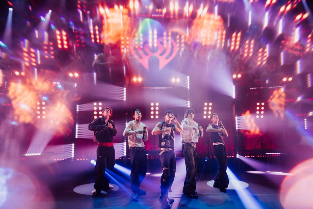 「iHeartRadio Theater」でパフォーマンスするCORTIS 写真：iHeartRadio LIVE with CORTIS/Anna Lee for iHeartRadio