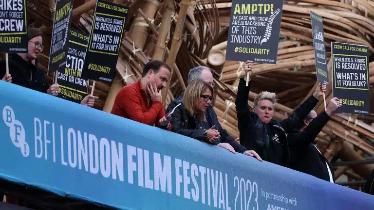 BFIロンドン映画祭がエメラルド・フェネル監督「Saltburn（原題）」で開幕 会場外ではデモも