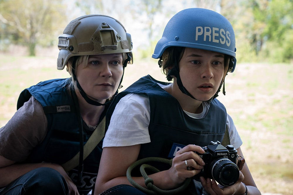 Kirsten Dunst and Cailee Spaeny in Alex Garland's 'Civil War'