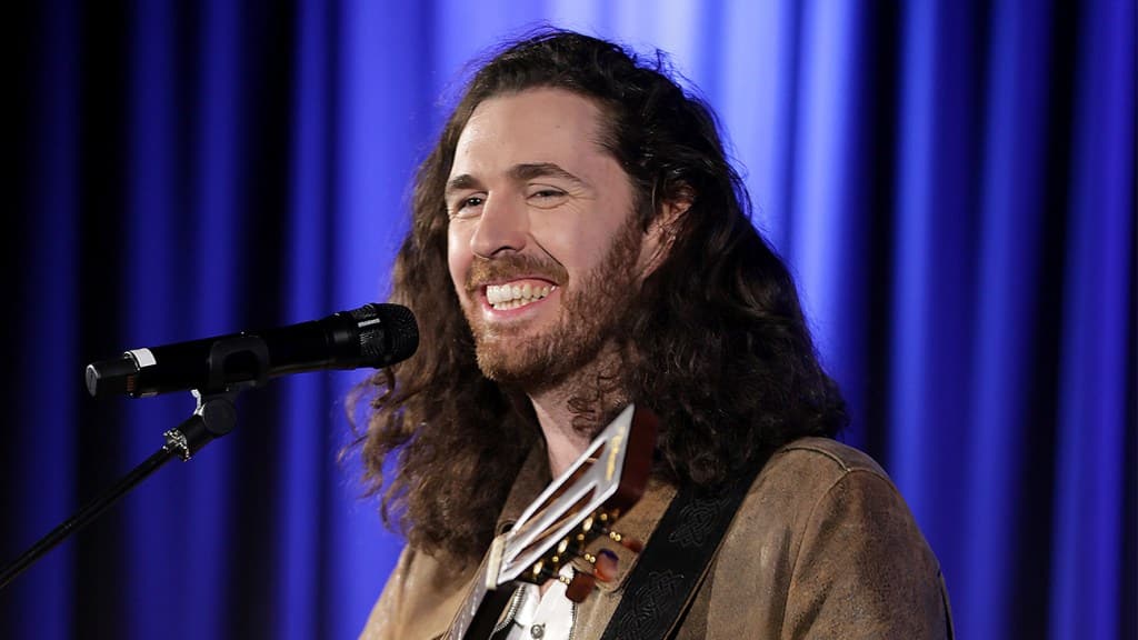 Hozier on Being First Irish Act Since Sinéad O’Connor to Top US Charts
