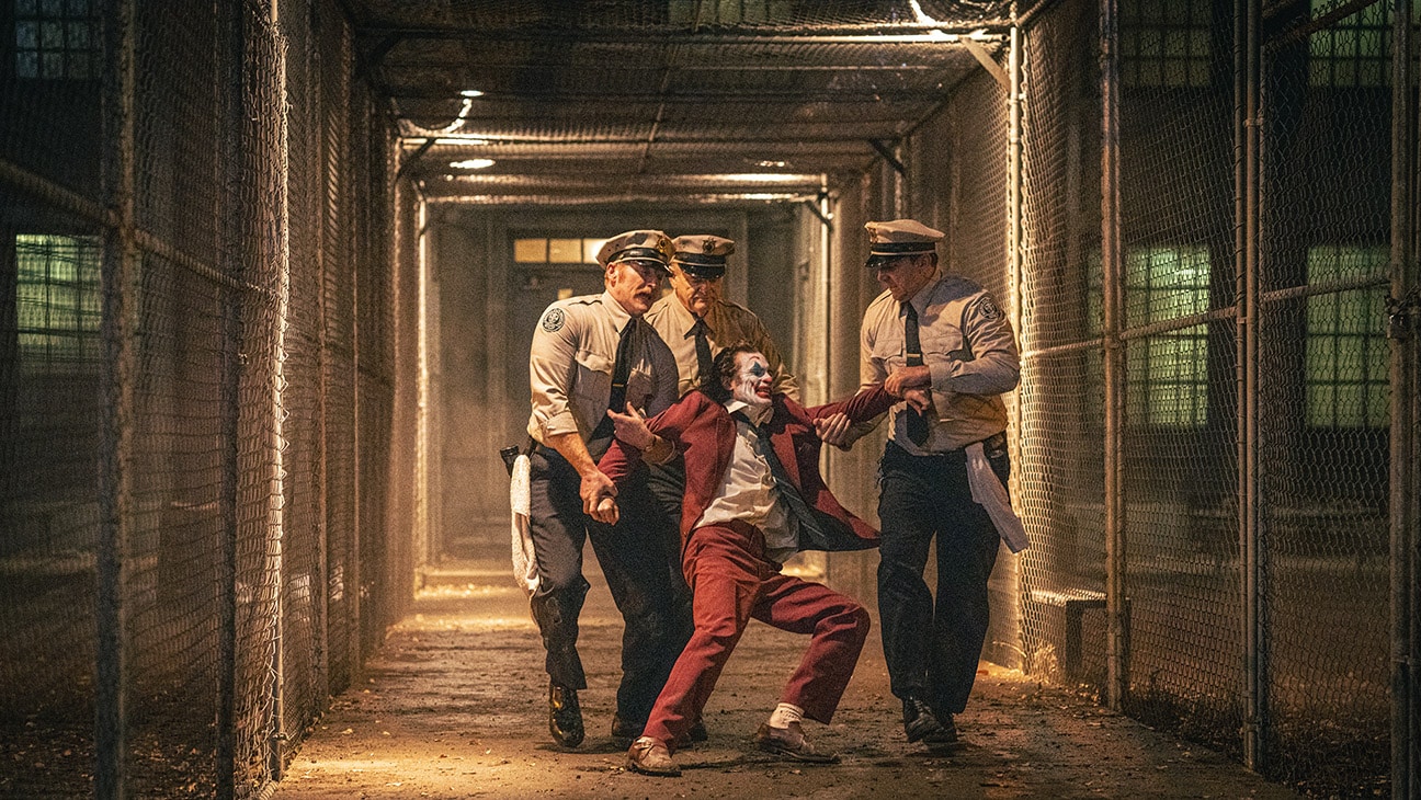 (L to r) BRENDAN GLEESON as Jackie Sullivan and JOAQUIN PHOENIX as Arthur Fleck in Warner Bros. Pictures’ JOKER: FOLIE À DEUX, a Warner Bros. Pictures release.