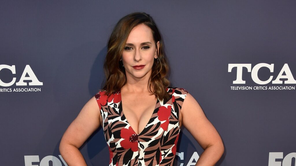 Jennifer Love Hewitt Remembers Her Mom in New Book and Lifetime Movie