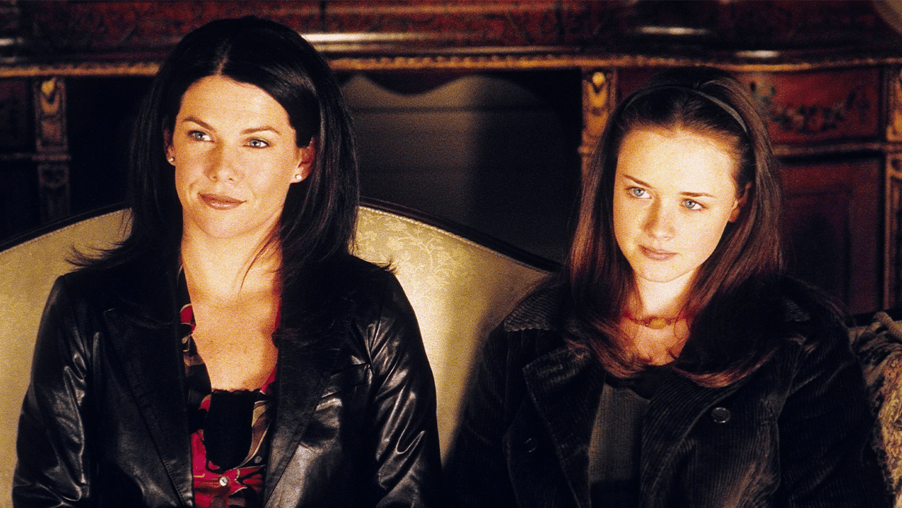 Lauren Graham and Alexis Bledel in 'Gilmore Girls.'