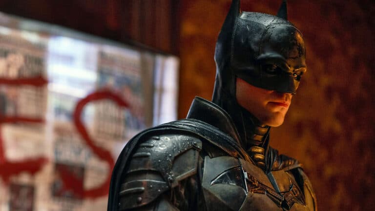 ロバート・パティンソン、映画『THE BATMAN－ザ・バットマン－』写真：Jonathan Olley/Warner Bros./Courtesy Everett Collection