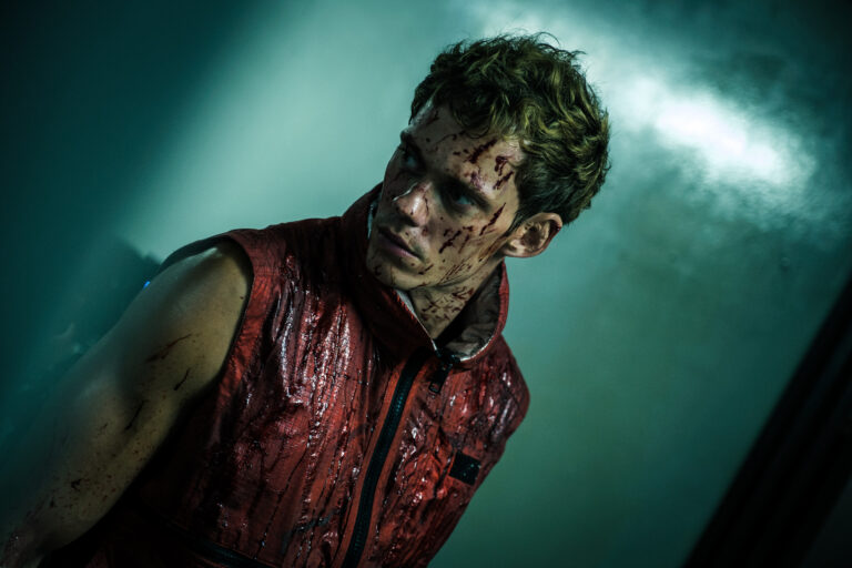 『ボーイ・キルズ・ワールド（原題）』９月 19 日(金)新宿ピカデリー他全国公開（R-1５＋）© 2023 Boy Kills World Rights, LLC All rights reserved.