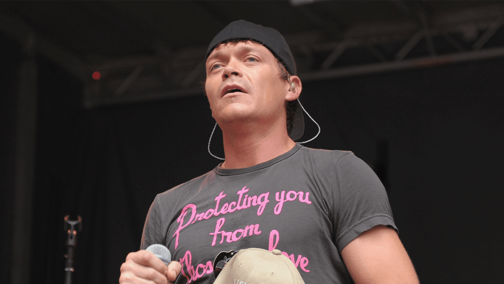 2011年の 3 Doors Down、ボーカルブラッド・アーノルド MICHAEL LOCCISANO/GETTY IMAGES