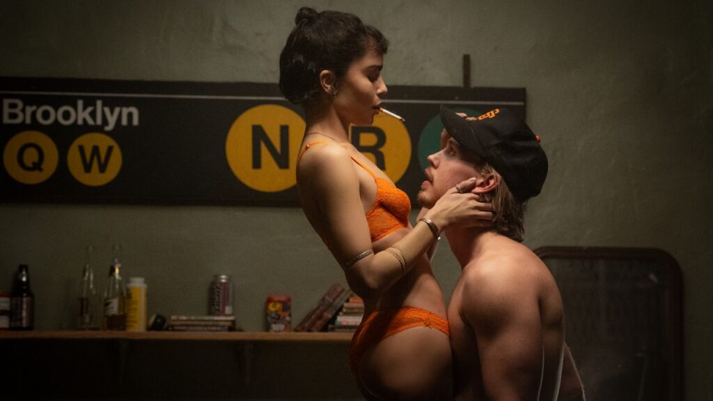 Zoë Kravitz and Austin Butler in 'Caught Stealing.'