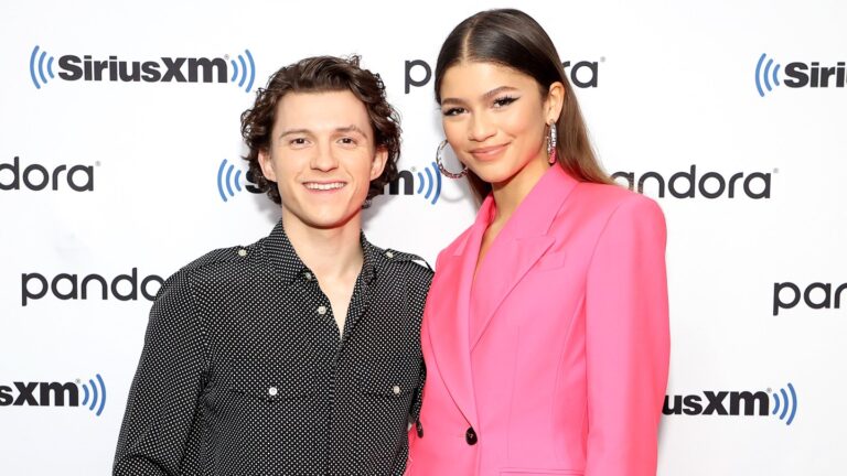 2021年『スパイダーマン：ノー・ウェイ・ホーム』をPRするトム・ホランドとゼンデイヤ（写真：Cindy Ord/Getty Images for SiriusXM）