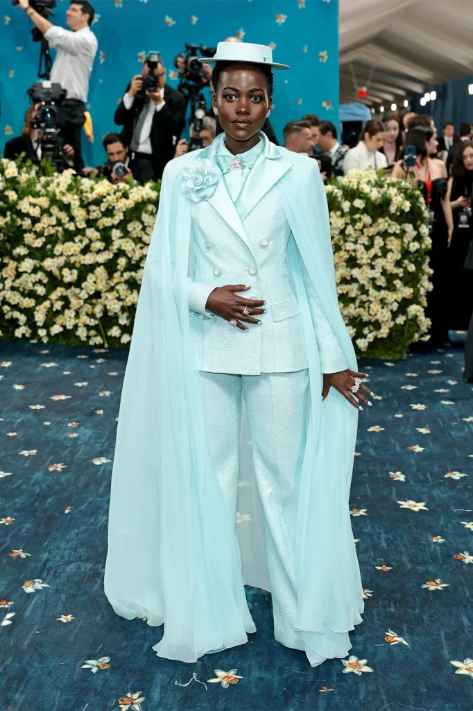 ルピタ・ニョンゴ PHOTO CREDIT: DIMITRIOS KAMBOURIS/GETTY IMAGES FOR THE MET MUSEUM/VOGUE)