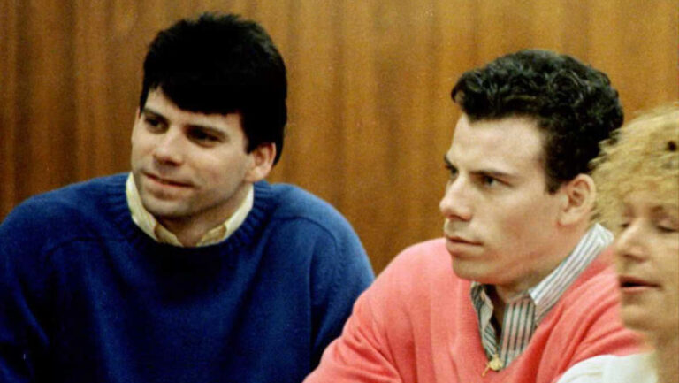ライル＆エリック・メネンデス、1992年のロサンゼルスでの法廷出廷時（写真：MIKE NELSON/Getty）