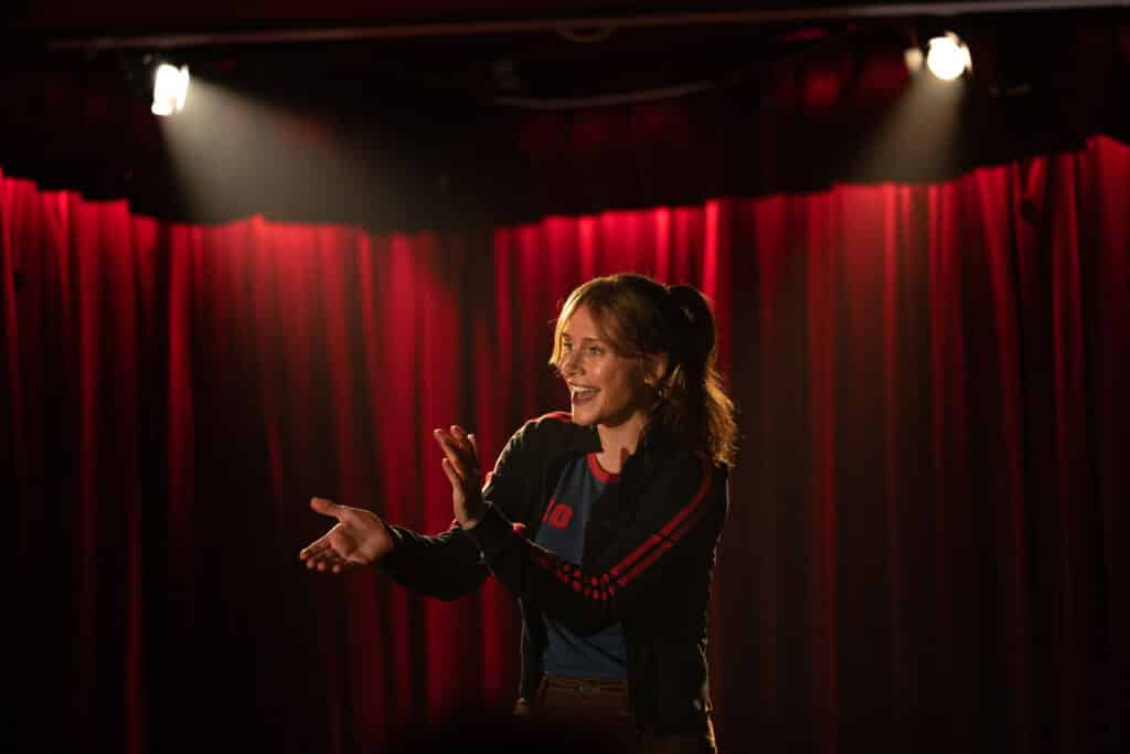 ブライス・ダラス・ハワード、Amazon Original『ディープ・カバー ～即興潜入捜査～』 © 2025 COPERTURA PRODUCTIONS LTD. ALL RIGHTS RESERVED.