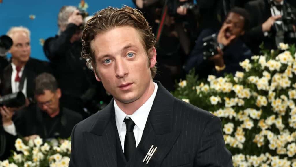 ジェレミー・アレン・ホワイト、2025年メットガラにて Photo by Jamie McCarthy/Getty Images