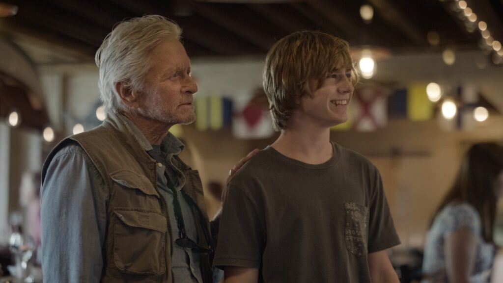マイケル・ダグラスとウォーカー・スコベル Courtesy of Good Deed Entertainment