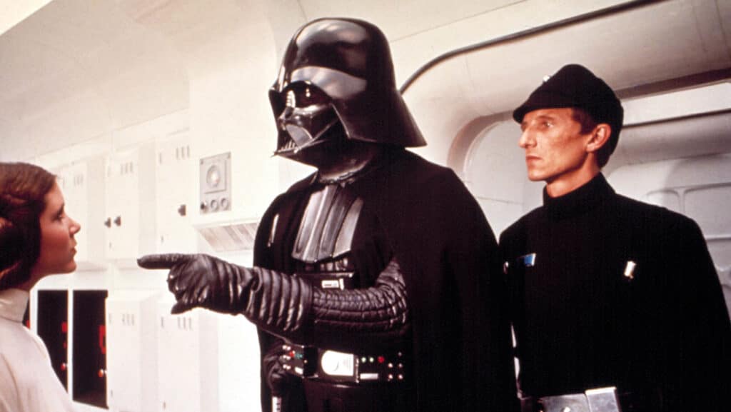 『スター･ウォーズ エピソード4／新たなる希望』（1977）でのレイア姫（演：C・フィッシャー）とダース・ベーダー　写真：Courtesy Everett Collection