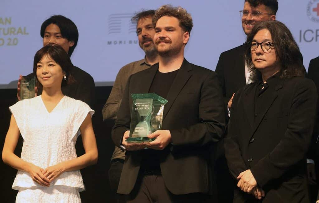 ジョージ・ルーカス アワードに輝いたファビアン・ムンスターヤーム監督（中央）と審査員の上野樹里、岩井俊二監督 ©︎The Hollywood Reporter Japan