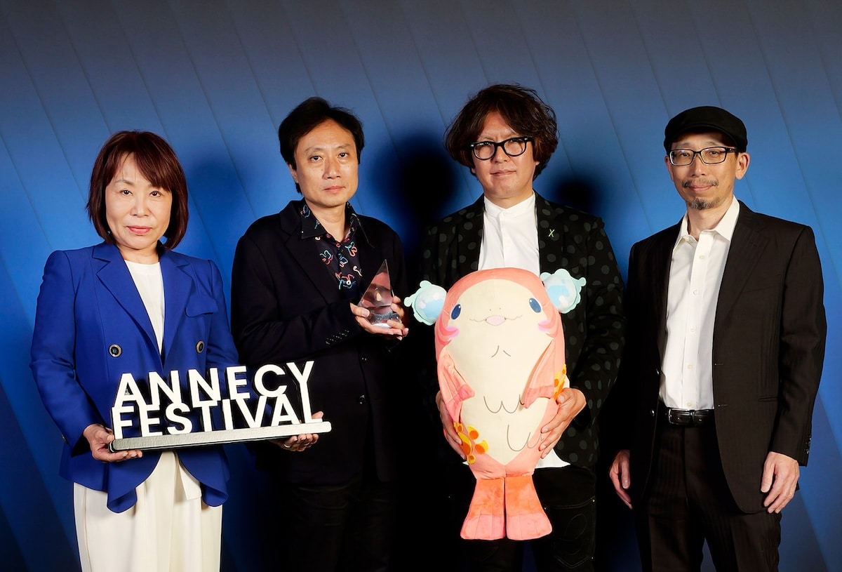 左から田中栄子プロデューサー、青木康浩監督、キャラクターデザインの小島大和氏、演出の古屋勝悟氏