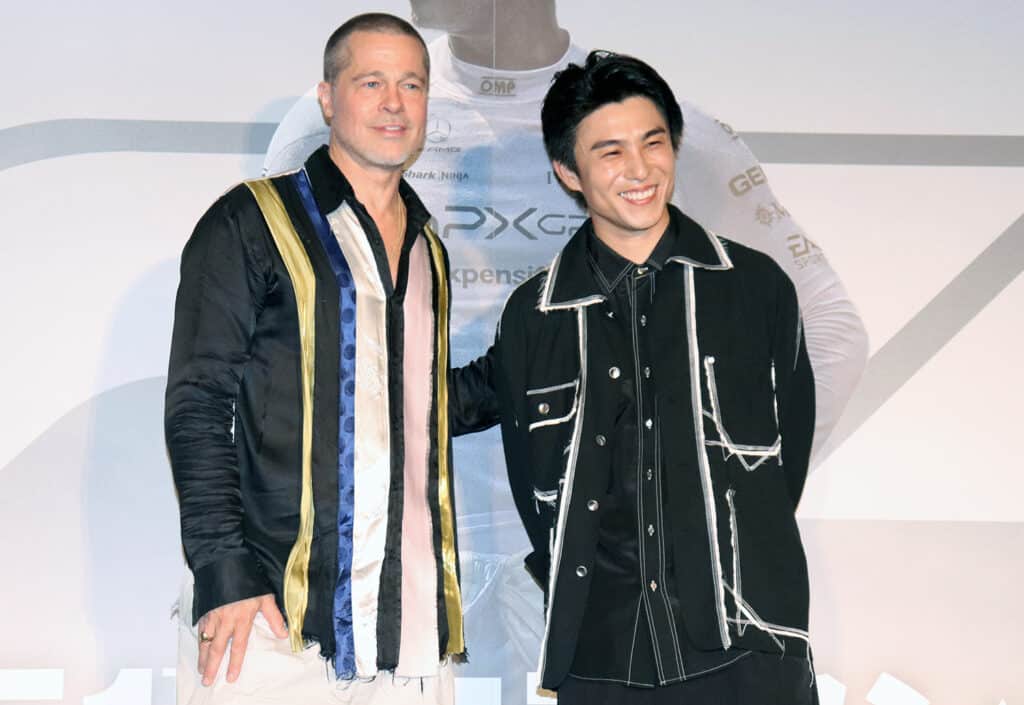 ブラッド・ピットと中尾明慶　©︎The Hollywood Reporter Japan