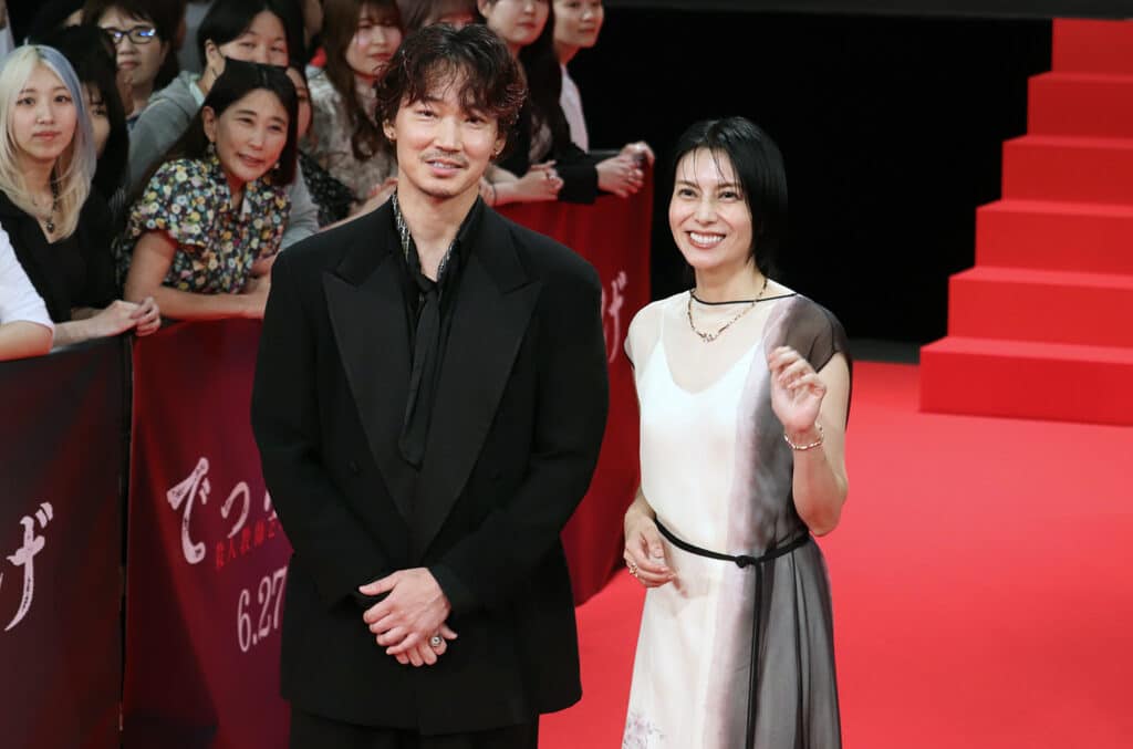 綾野剛と柴咲コウ©︎The Hollywood Reporter Japan