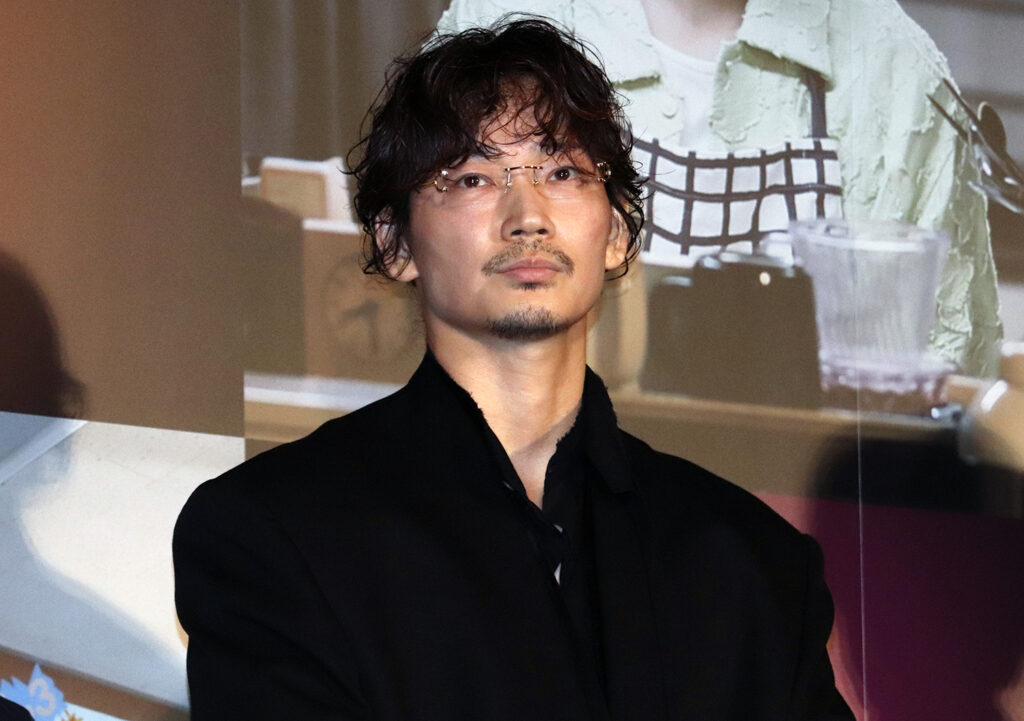 「決して怖い映画ではない」と語った綾野剛 ©︎The Hollywood Reporter Japan