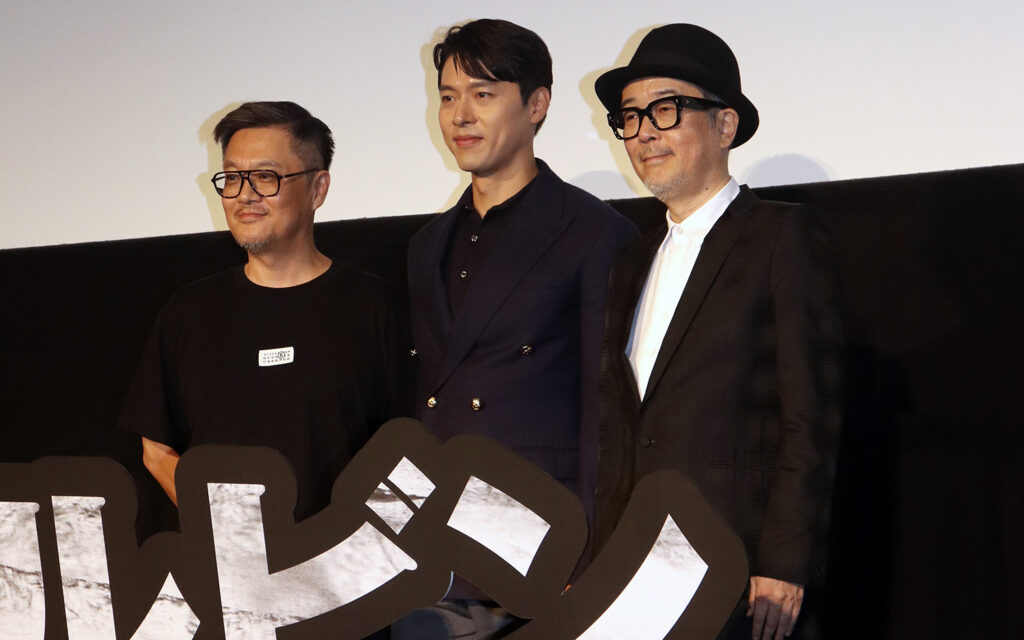 左から）ウ・ミンホ監督、ヒョンビン、リリー・フランキー　©︎The Hollywood Reporter Japan