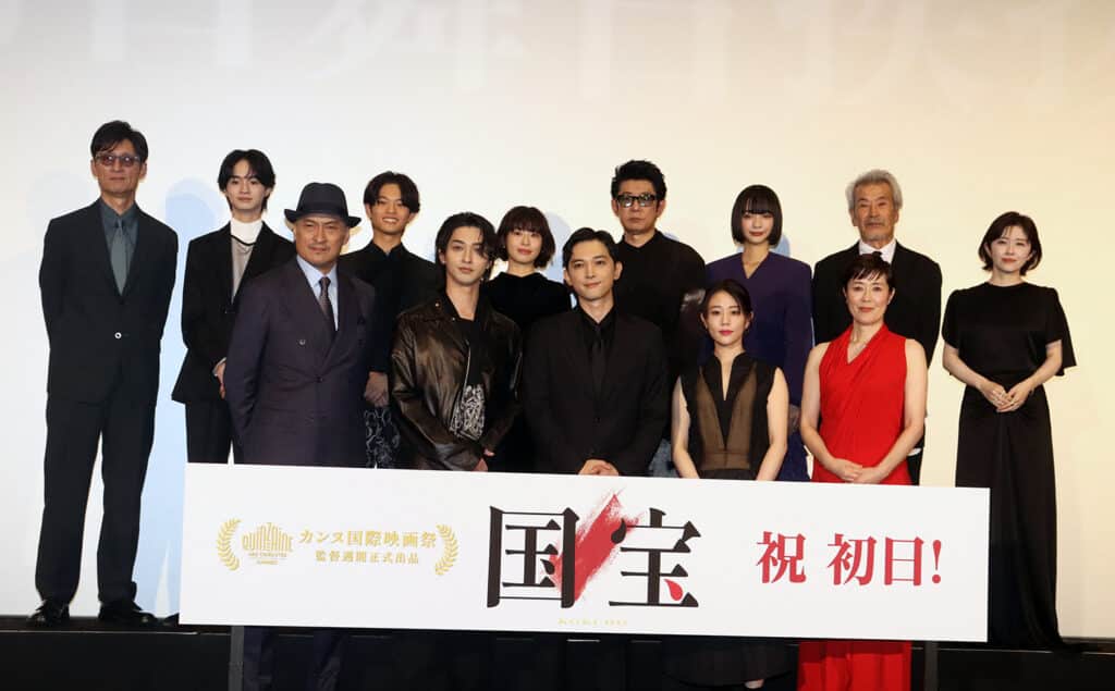 映画『国宝』公開（前列左から）渡辺謙、横浜流星、吉沢亮、高畑充希、寺島しのぶ（後列同）李相日監督、越山敬達、黒川想矢、森七菜、永瀬正敏、見上愛、田中泯、宮澤エマ ©︎The Hollywood Reporter Japan
