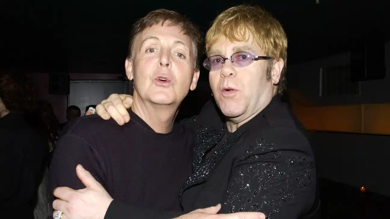 2002年3月24日、ポール・マッカートニー(左)とエルトン・ジョン KMazur/WireImage