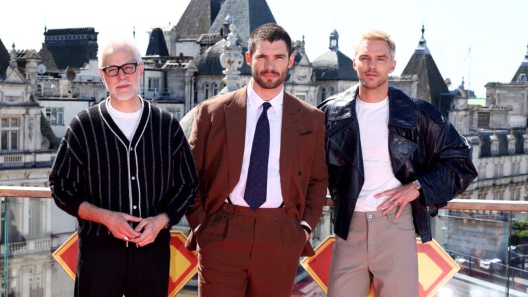 左から、ジェームズ・ガン、デヴィッド・コレンスウェット、ニコラス・ホルト Tim P. Whitby/Getty Images for Warner Bros