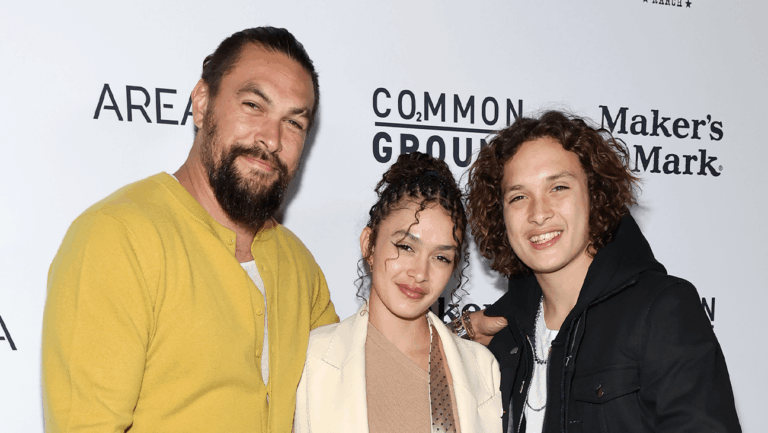 ジェイソン・モモア、ローラ・イオラニ・モモア、ナコア＝ウルフ・モモア Amy Sussman/Getty Images