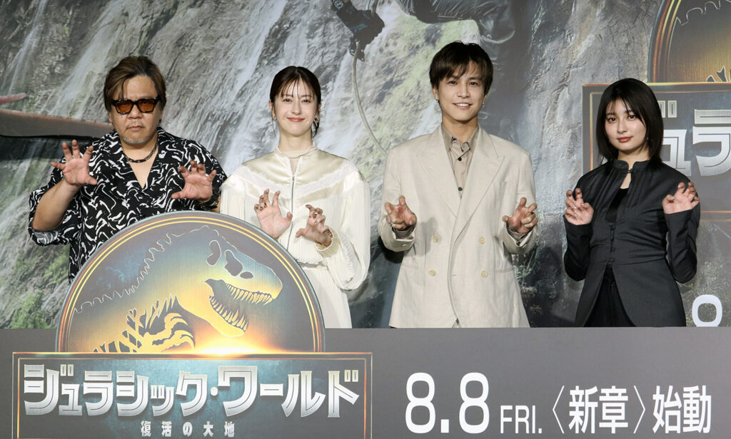 左から楠大典、松本若菜、岩田剛典、吉川愛　©︎The Hollywood Reporter Japan