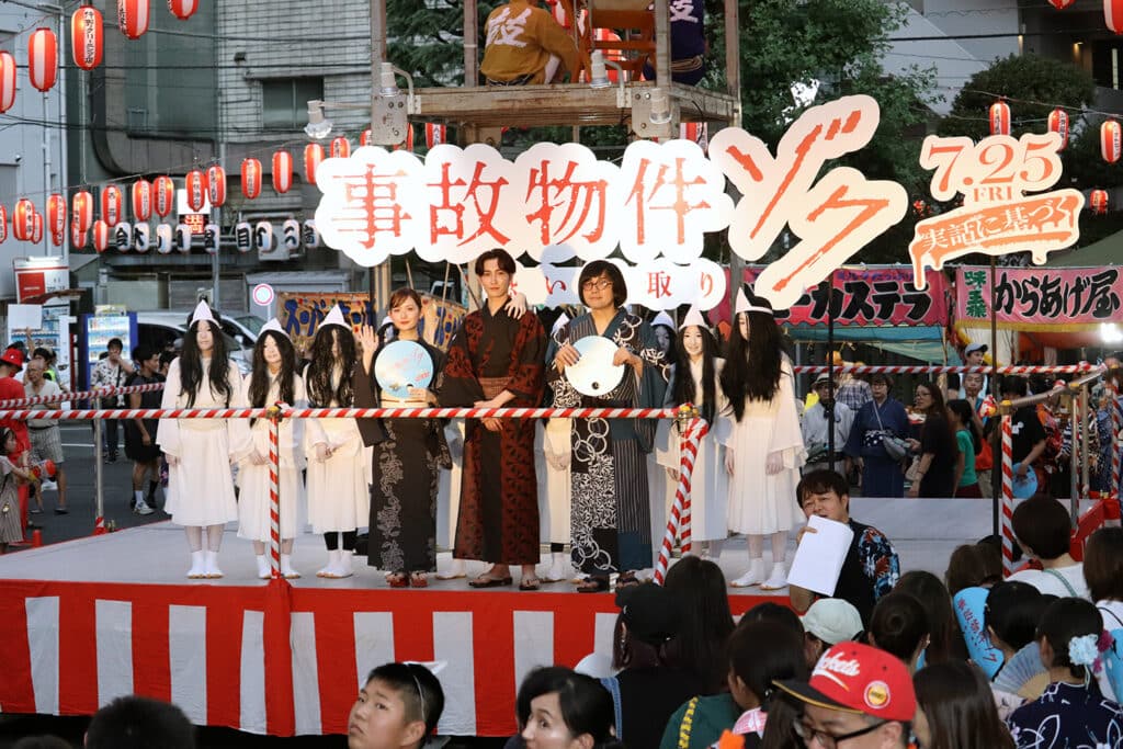 『事故物件ゾク 恐い間取り』出演の畑芽育、Snow Manの渡辺翔太、原作者のお笑い芸人・松原タニシ