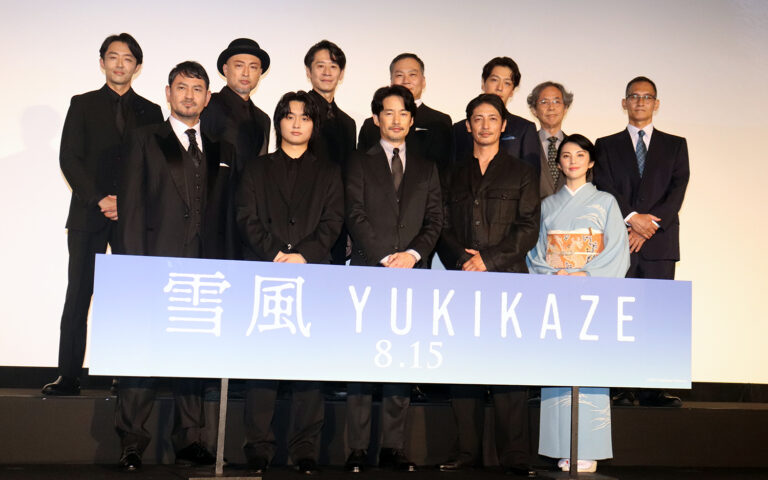 前列左から藤本隆宏、奥平大兼、竹野内豊、玉木宏、田中麗奈、後列同、川口貴弘、山内圭哉、三浦誠己、田中美央、中林大樹、長谷川康弘氏、山田敏久監督　©︎The Hollywood Reporter Japan
