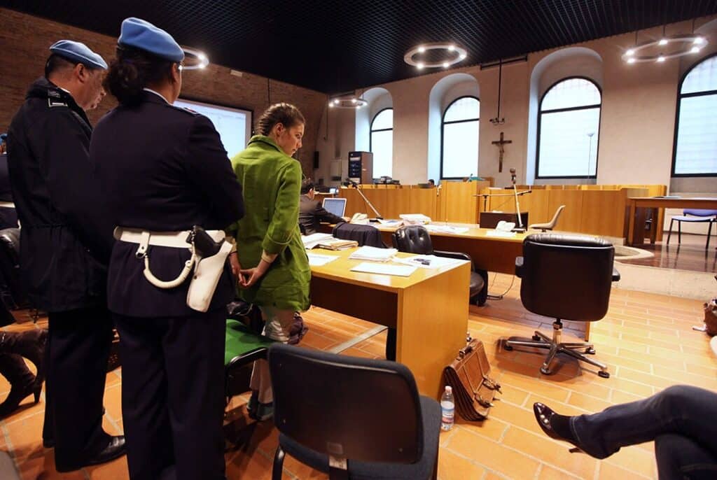 イタリアのペルージャで行われた第1回裁判に出廷したアマンダ・ノックス=2009年 写真：Oli Scarff/Getty Images