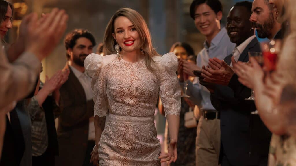 ケイトリン・デヴァー、Netflixシリーズ『アップルサイダービネガー』より 写真：Netflix