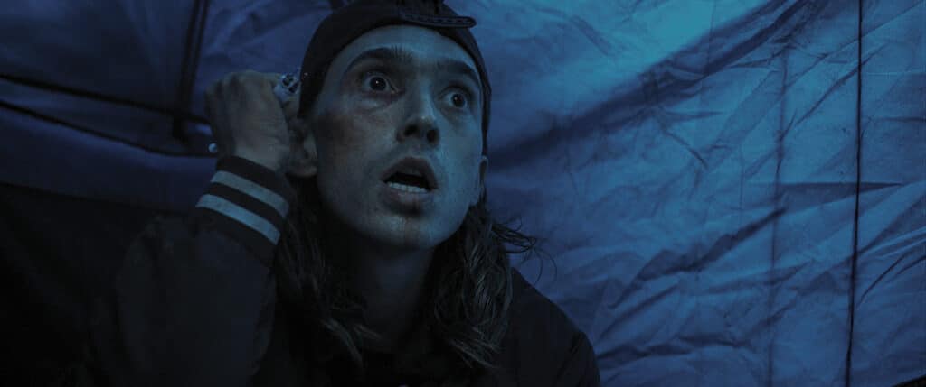 オースティン・エイブラムス、映画『Weapons（原題）』より 写真：Warner Bros. Pictures