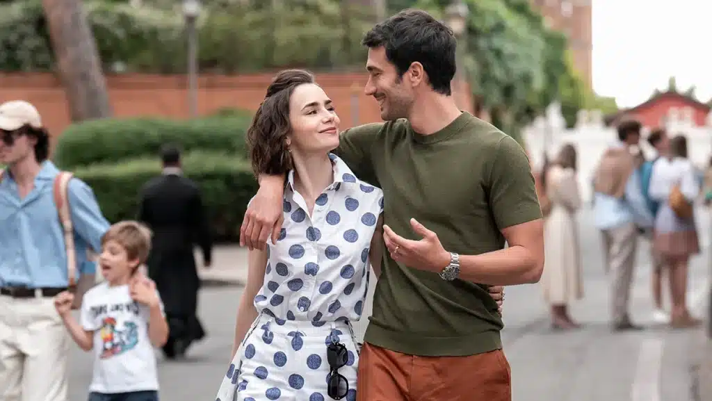 『エミリー、パリへ行く』S5のリリー・コリンズとエウジェニオ・フランチェスキーニ Giulia Parmigiani/Netflix