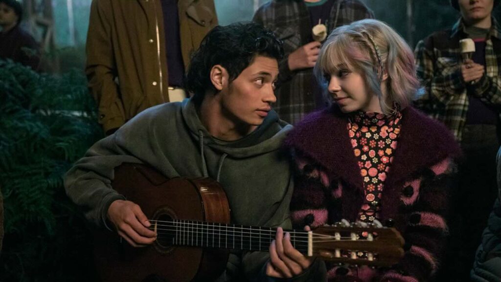 『ウェンズデー』シーズン2のブルーノ（演：ノア・テイラー）とイーニッド（演：エマ・マイヤーズ） Courtesy of Netflix