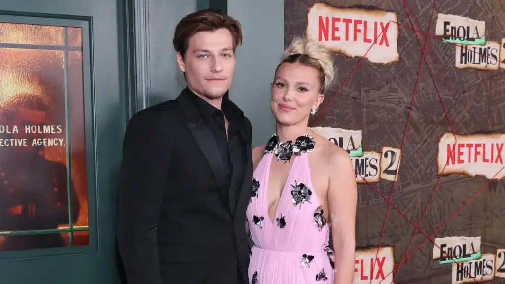 （左）ミリー・ボビー・ブラウン、（右）ジェイク・ボンジョヴィ　写真：Monica Schipper/Getty Images for Netflix