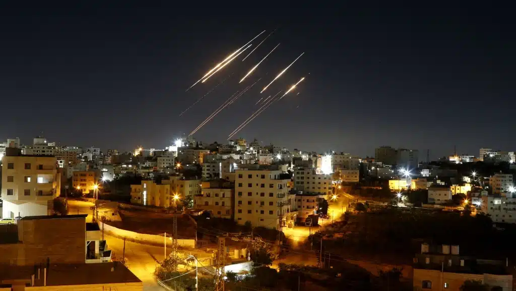 2025年6月15日（日）イランによるイスラエルへの報復ミサイル攻撃　Wisam Hashlamoun/Anadolu via Getty Images