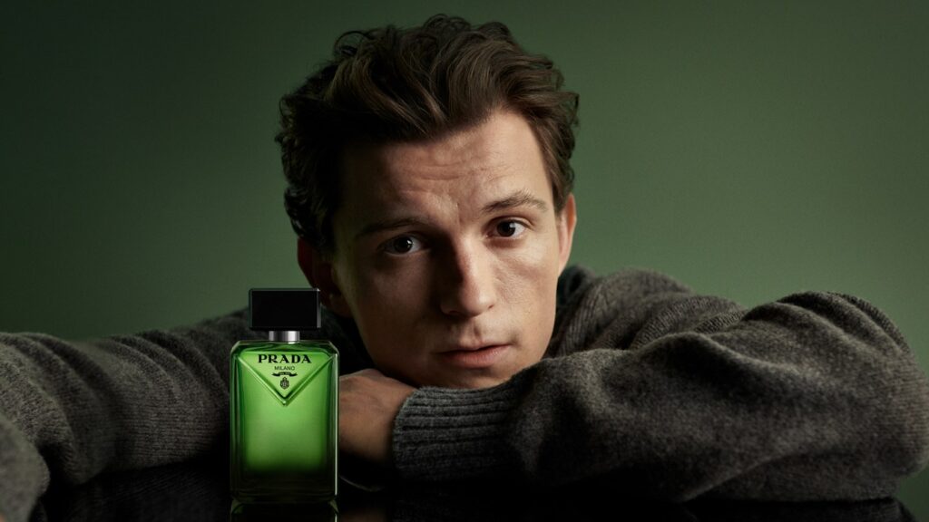 トム・ホランド、プラダ・パラダイム（メンズフレグランス）の広告より　Courtesy of Prada