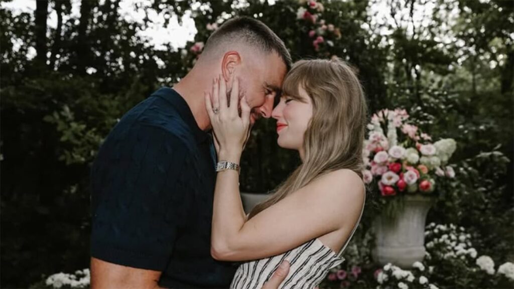 婚約を発表したトラビス・ケルシーとテイラー・スウィフト（現地時間8月26日）写真： Taylor Swift/Instagram