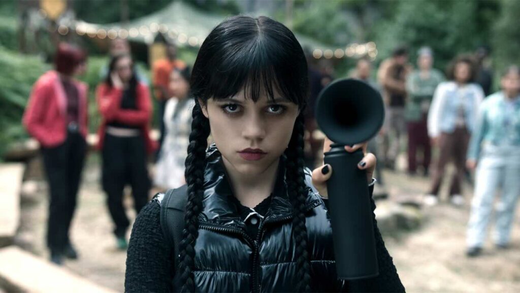 ウェンズデー・アダムス（演：ジェナ・オルテガ）、『ウェンズデー』シーズン2より Courtesy of Netflix