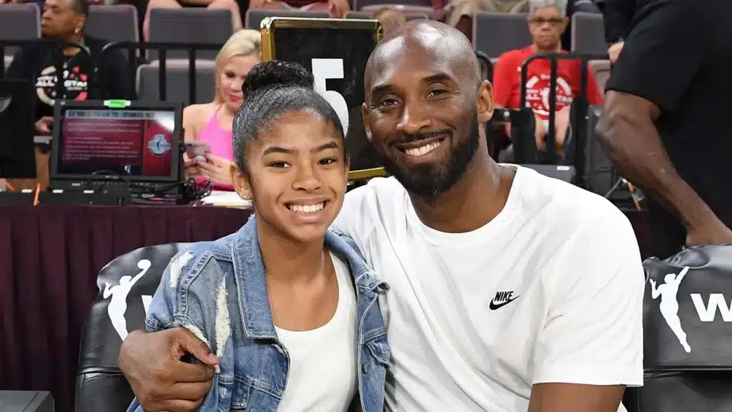 2019年、ラスベガスで開催されたWNBAオールスターゲームに出席したコービー・ブライアントと娘ジアナ　写真：Ethan Miller/Getty Images
