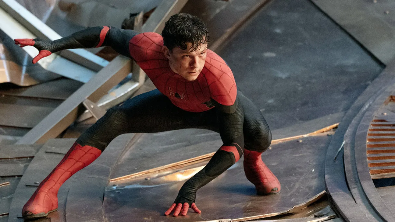 スパイダーマン役のトム・ホランド、『スパイダーマン：ノー・ウェイ・ホーム』（2021年）より　Matt Kennedy/Sony Pictures Releasing/Marvel Entertainment/Courtesy Everett Collection