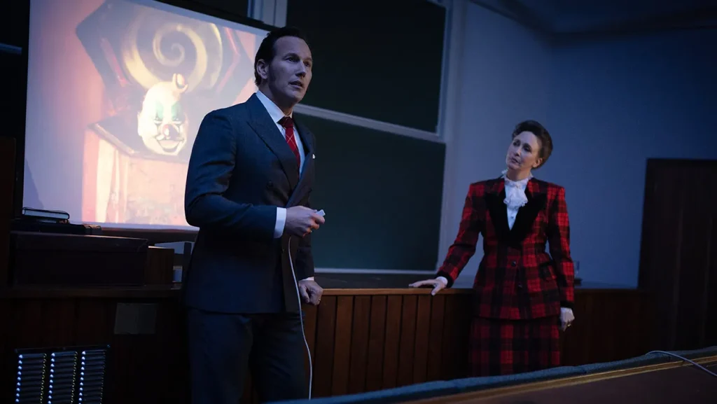 エド・ウォーレン（演：パトリック・ウィルソン）、ロレイン・ウォーレン（演：ヴェラ・ファーミガ）『死霊館 最後の儀式』より　Giles Keyte/Warner Bros.
