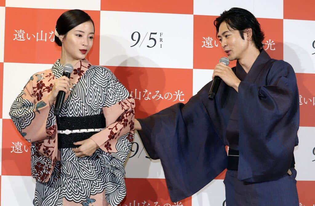 映画『遠い山なみの光』出演の広瀬すず、松下洸平