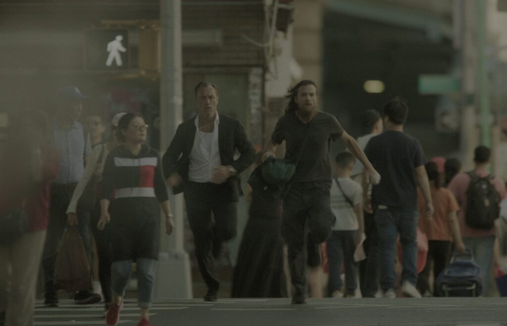 Netflix『ブラック・ラビット』より 写真：Courtesy of Netflix © 2025