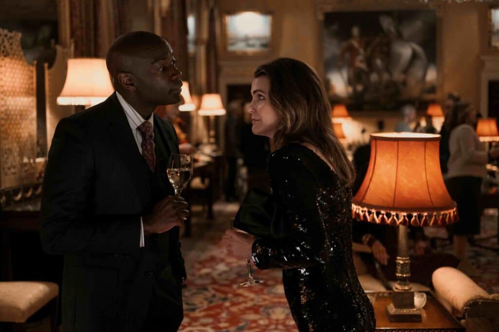 デヴィッド・ジャーシーとケリー・ラッセル 写真：Liam Daniel/Netflix