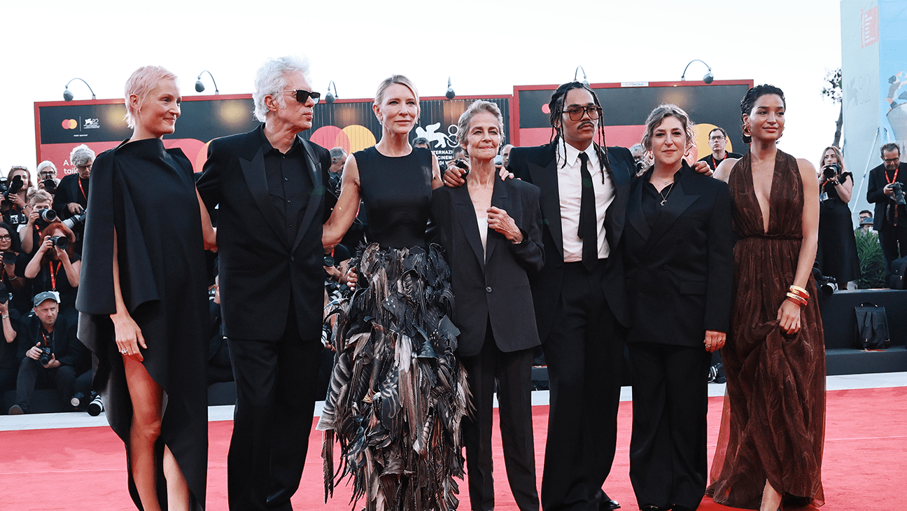『Father Mother Sister Brother』のキャストと監督がヴェネツィアでのレッドカーペットに登場 Theo Wargo/Getty Images
