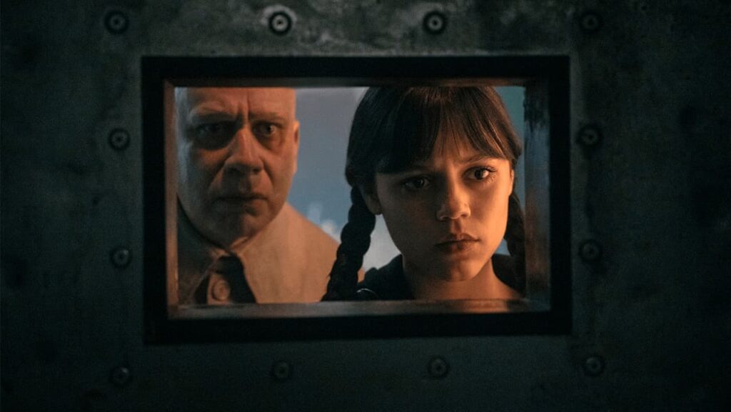 『ウェンズデー』シーズン2のフレッド・アーミセンとジェナ・オルテガ 写真：Netflix